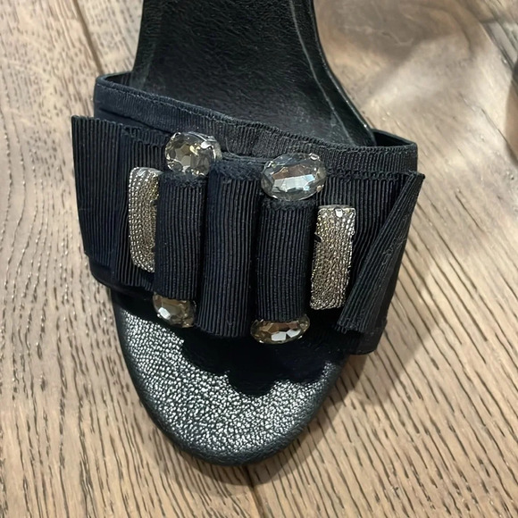 Tory Burch Black Elastic Ankle Strap Embellished Jewel High Heel Pumps Size 8 - Picture 2 of 11